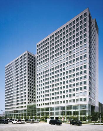 TOC有明の正面